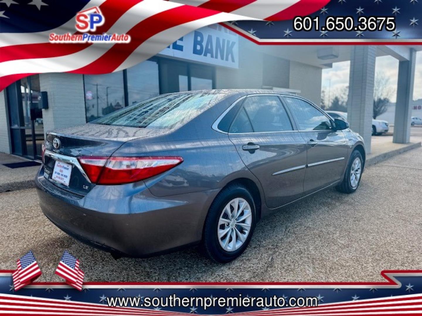 2015 GRAY TOYOTA CAMRY SE; LE; XLE; X (4T4BF1FK9FR) , located at 922 W. Beacon St., Philadelphia, MS, 39350, (601) 650-3675, 32.770447, -89.127151 - Photo#5